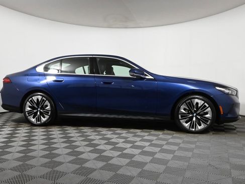 Used 2026 BMW 530i xDrive w/ Premium Package image 8