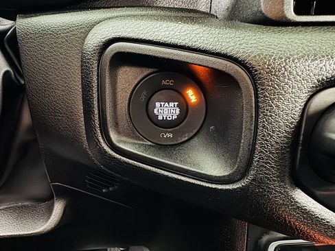 Used 2025 Jeep Gladiator Nighthawk image 13