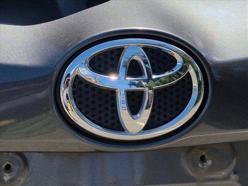 Used 2016 Toyota RAV4 LE AWD/4WD image 15