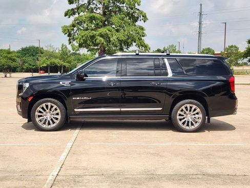 Used 2024 GMC Yukon XL Denali AWD/4WD image 4