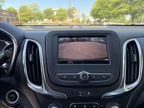 Used 2022 Chevrolet Equinox LT w/ Driver Convenience Package FWD image 21