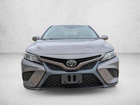 Used 2019 Toyota Camry SE image 2