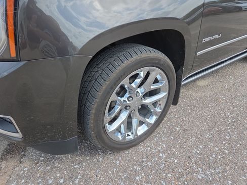 Used 2019 GMC Yukon XL Denali w/ Denali Ultimate Package AWD/4WD image 17
