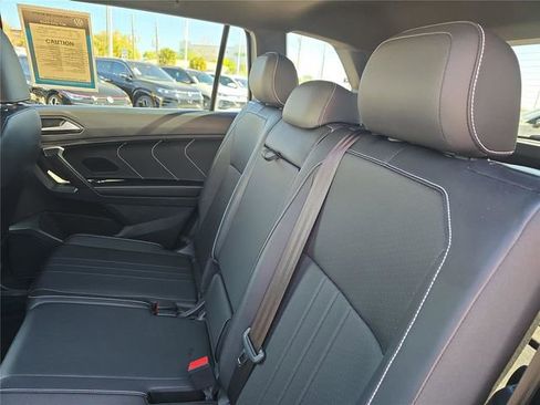 Used 2023 Volkswagen Tiguan SE R-Line image 13