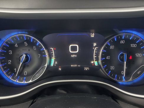 Used 2022 Chrysler Pacifica Touring-L FWD image 13
