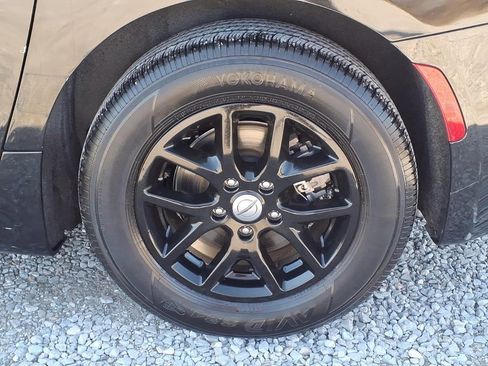 Used 2023 Chrysler Voyager LX image 35