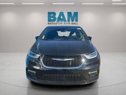 New 2026 Chrysler Pacifica Select