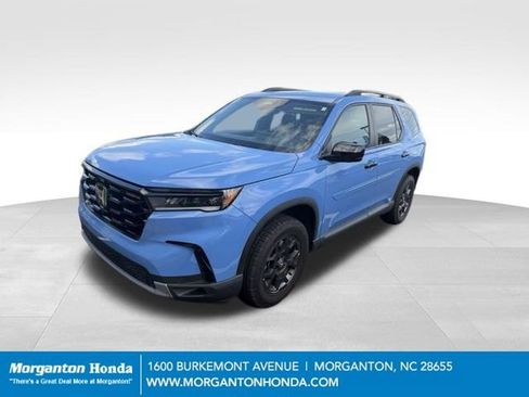 Used 2025 Honda Pilot TrailSport image 2