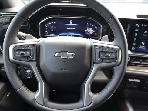Used 2024 Chevrolet Silverado 1500 LT Trail Boss w/ LT Trail Boss Premium Package AWD/4WD image 6