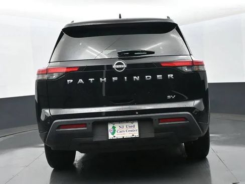 Used 2024 Nissan Pathfinder SV FWD image 8