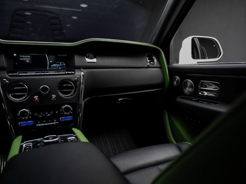Used 2024 Rolls-Royce Cullinan w/ Cullinan Package AWD/4WD image 43