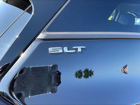 Used 2024 GMC Terrain SLT FWD image 23