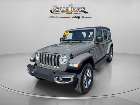 Used 2018 Jeep Wrangler Unlimited Sahara AWD/4WD image 4