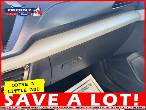 Used 2023 Volkswagen Taos SE image 31