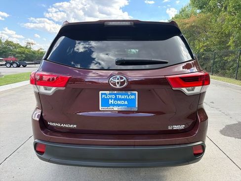 Used 2019 Toyota Highlander LE FWD image 4