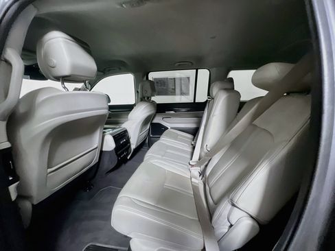 Used 2024 Jeep Wagoneer Series II w/ Flexible Seating Group RWD image 28