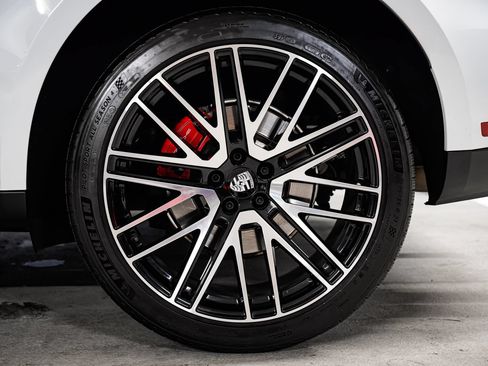 Used 2024 Porsche Macan S AWD/4WD image 54