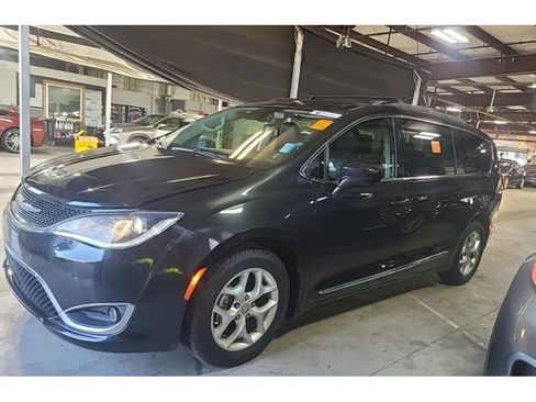 Used 2020 Chrysler Pacifica Touring-L Plus w/ Tire & Wheel Group image 1