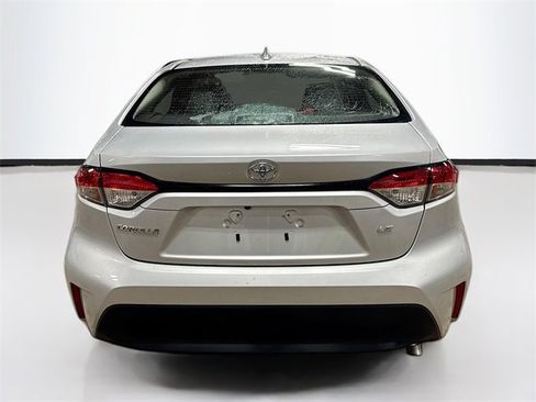 Used 2025 Toyota Corolla LE image 6