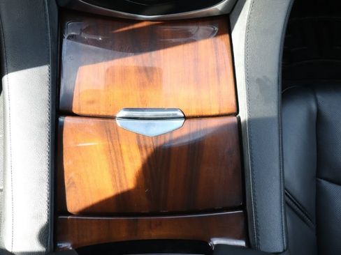 Used 2017 Cadillac Escalade Luxury AWD/4WD image 21