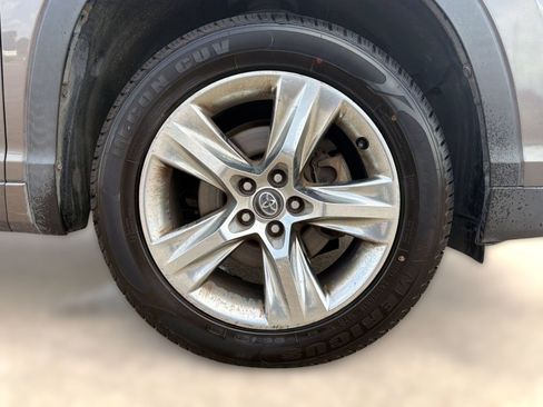 Used 2016 Toyota Highlander Limited Platinum FWD image 12