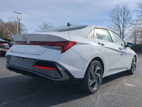 Used 2025 Hyundai Elantra Limited FWD image 4