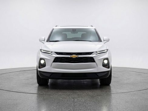 Used 2025 Chevrolet Blazer LT FWD image 2