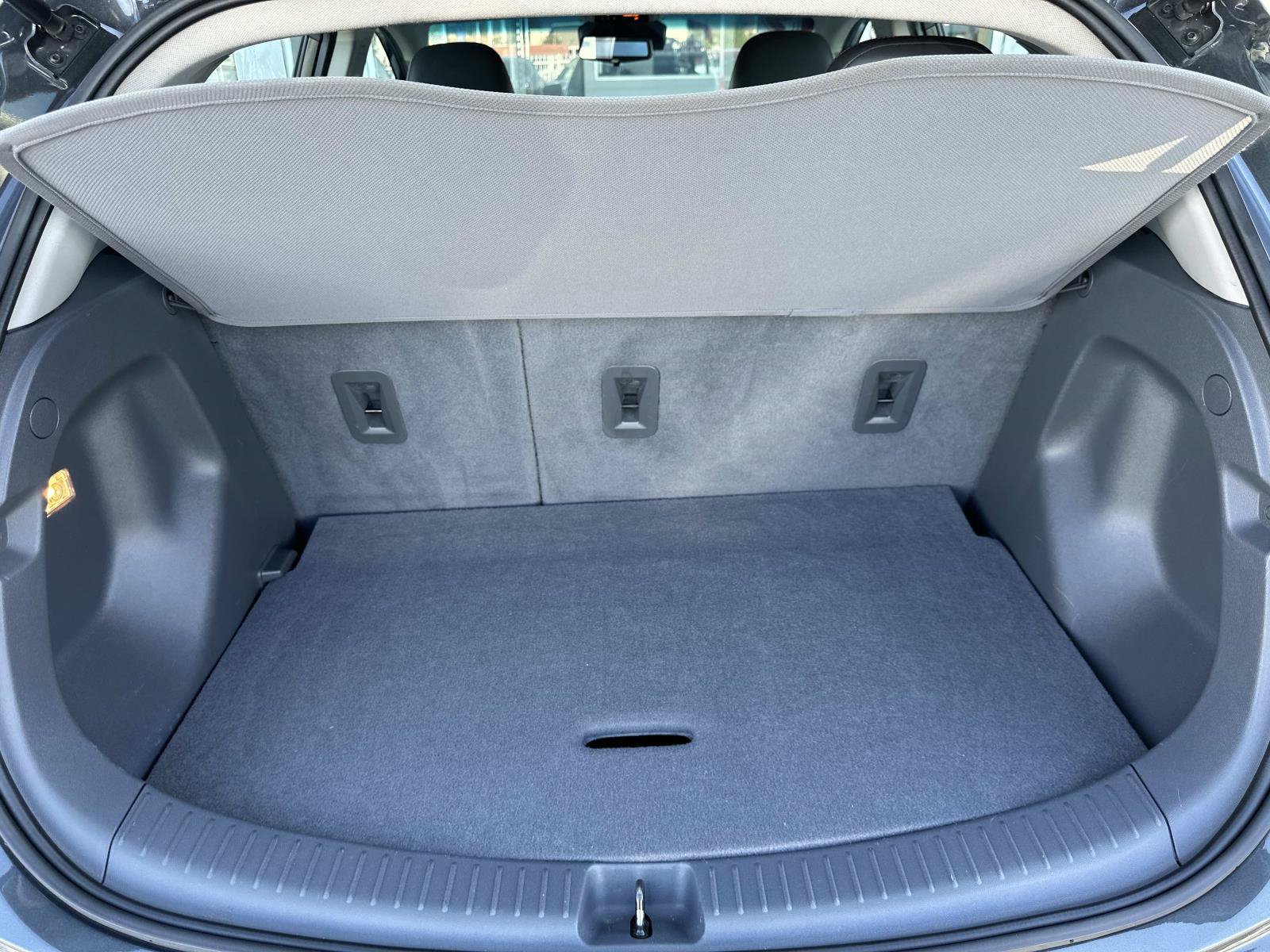 Used 2019 Chevrolet Bolt Premier w/ Infotainment Package FWD image 26