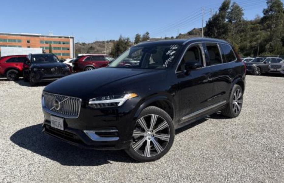 Used 2025 Volvo XC90 T8 Ultra w/ Protection Package AWD/4WD image 1
