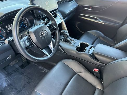 Used 2024 Toyota Venza Nightshade image 10
