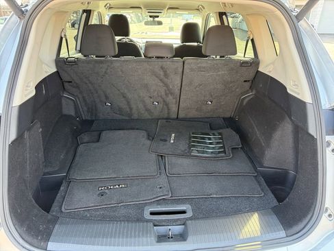 Used 2024 Nissan Rogue SV image 40