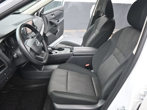 Used 2025 Nissan Rogue SV FWD image 9