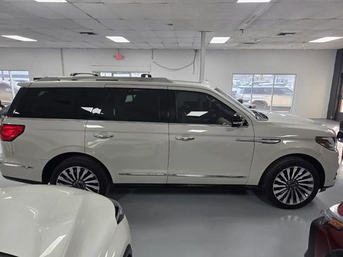 Used 2019 Lincoln Navigator Reserve AWD/4WD image 3