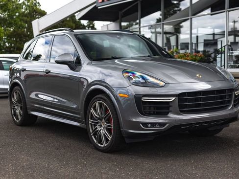 Used 2016 Porsche Cayenne GTS AWD/4WD image 9