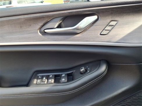 New 2025 Jeep Grand Cherokee L Limited image 24