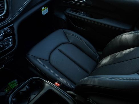 New 2026 Chrysler Pacifica Select image 27