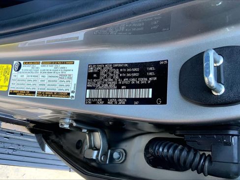 Used 2025 Lexus GX 550 w/ Accessory Package (2T) AWD/4WD image 34