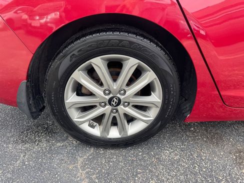 Used 2015 Hyundai Elantra SE w/ Option Group 03 FWD image 8