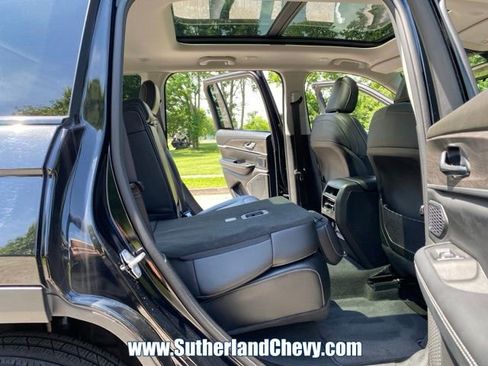 Used 2023 Jeep Grand Cherokee Limited w/ Black Appearance Package AWD/4WD image 39