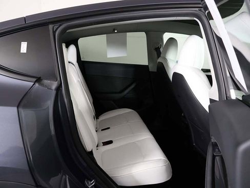 Used 2023 Tesla Model Y 2WD image 34
