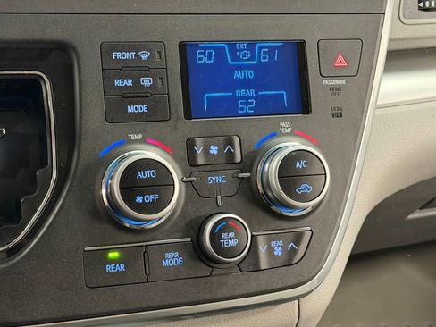 Used 2015 Toyota Sienna LE FWD image 16