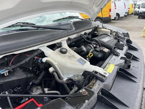 Used 2014 Chevrolet Express 2500 image 25