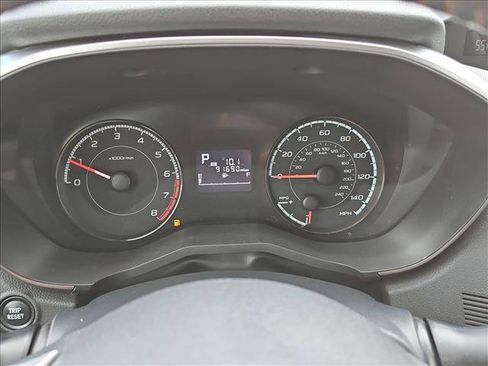 Used 2019 Subaru Crosstrek 2.0i Premium w/ Moonroof Package AWD/4WD image 11