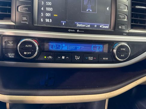 Used 2015 Toyota Highlander Limited FWD image 26