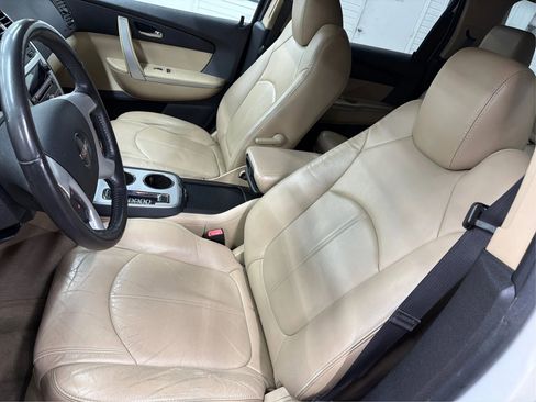 Used 2011 GMC Acadia SLT image 31