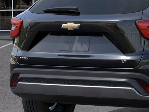 New 2026 Chevrolet Trax LT w/ Sunroof Package FWD image 14