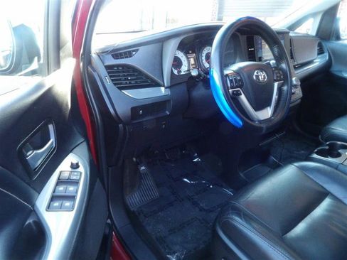 Used 2015 Toyota Sienna SE image 10