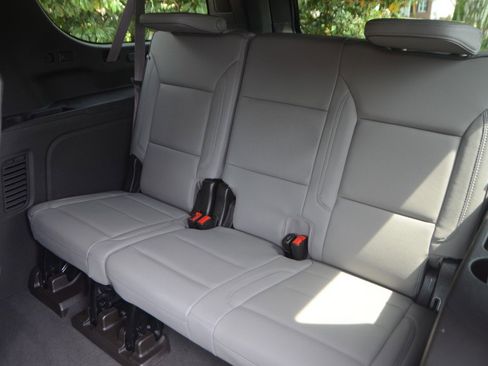 Used 2023 GMC Yukon XL SLT w/ SLT Premium Package AWD/4WD image 17