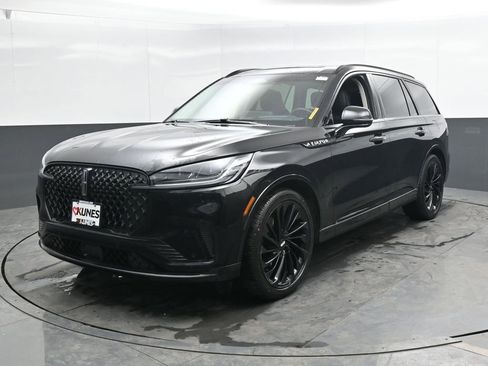 Used 2025 Lincoln Aviator Reserve w/ Equipment Group 201A image 9