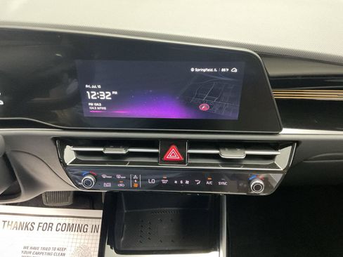 Used 2025 Kia Niro EX FWD image 15